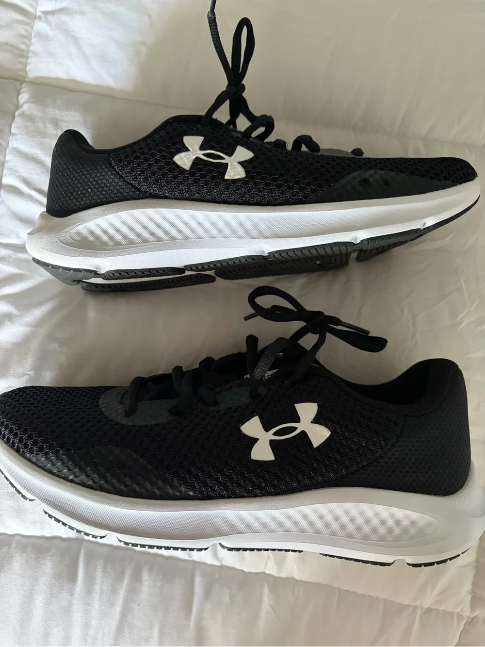 Under Armour Black & White Mens Lightweight Running Sneakers